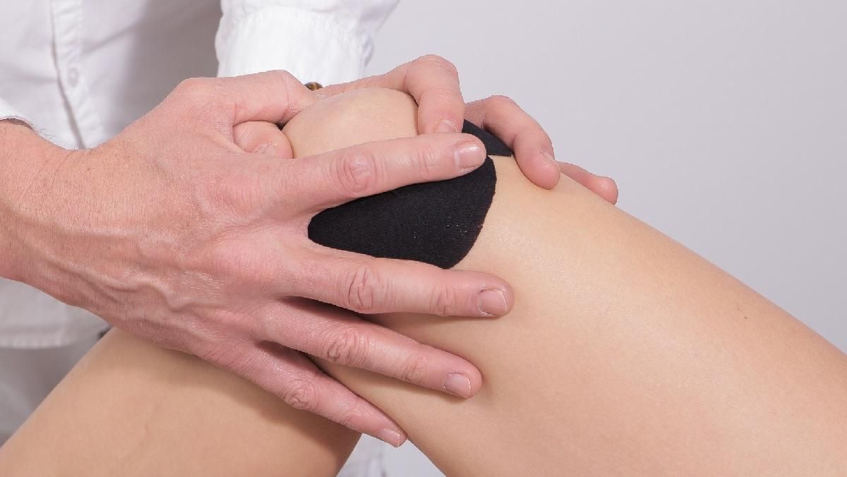 Чому виникає біль у колінах під час фізичних навантажень: поширені причини - Здорово