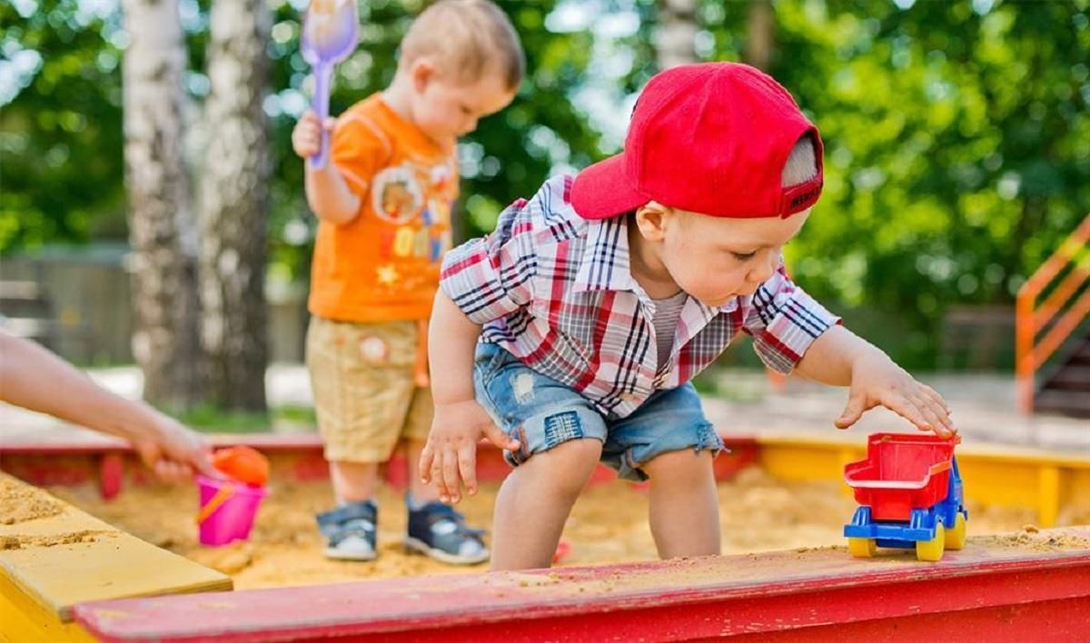 Яка небезпека підстерігає дітей у пісочниці - Здорово