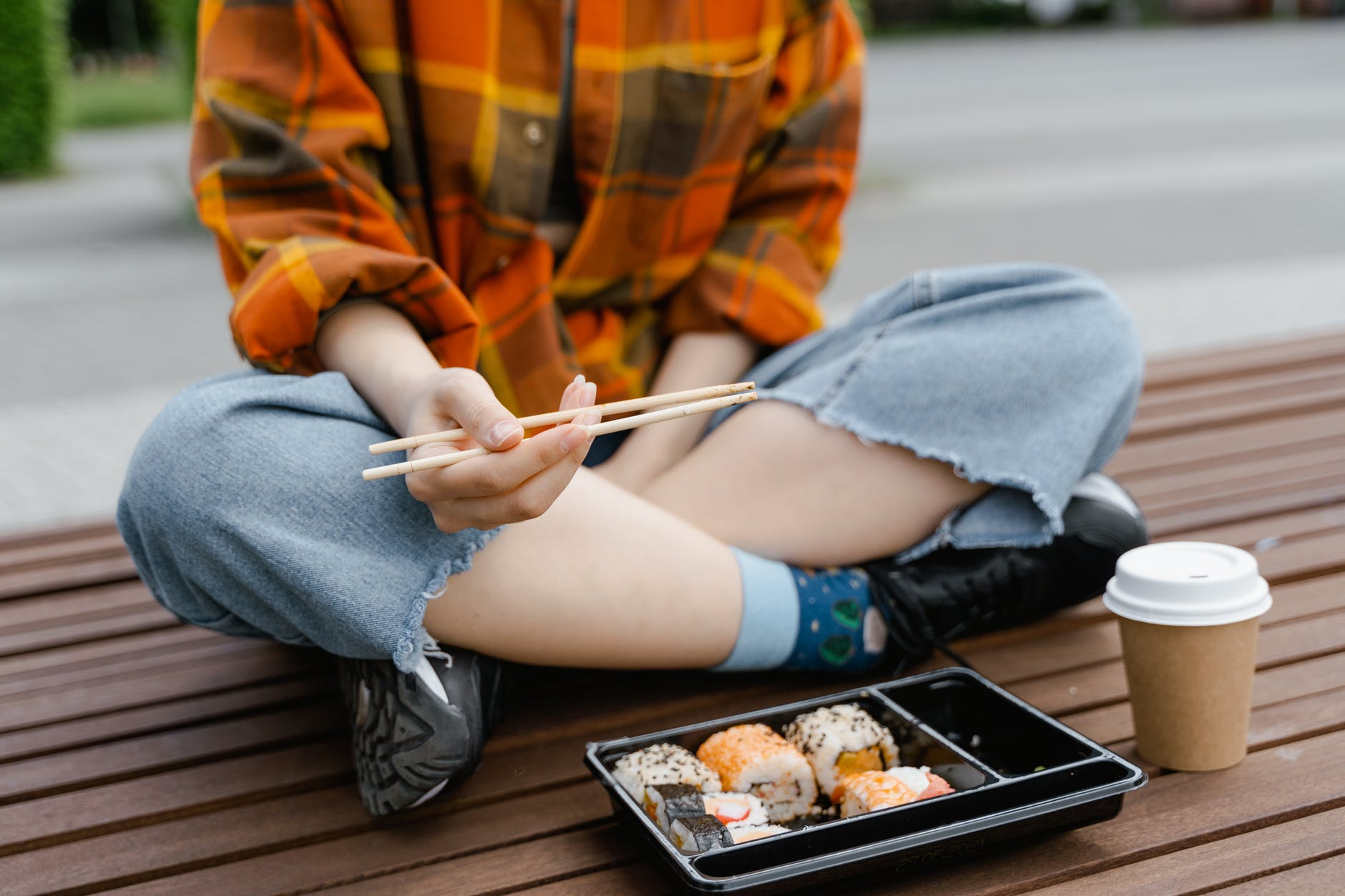Чем опасна любовь к суши и стейкам с кровью - Здорово