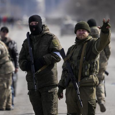 Росіяни блокують пости у Василівці й вимагають в українців хабар за проїзд