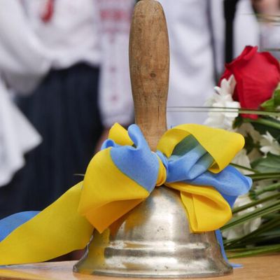 Последний звонок в украинских школах: картинки-поздравления